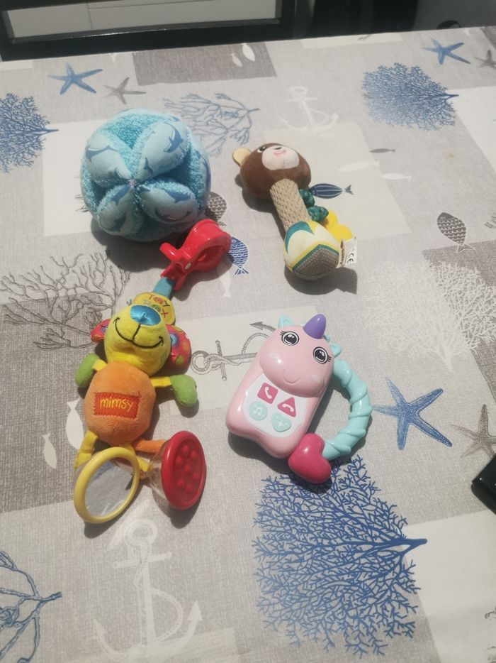 Lot de jouet bébé