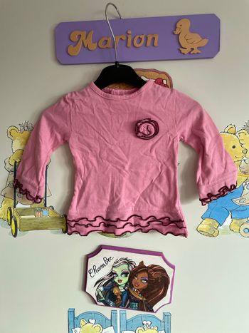 Tee shirt rose à manches longues, taille 12 mois.