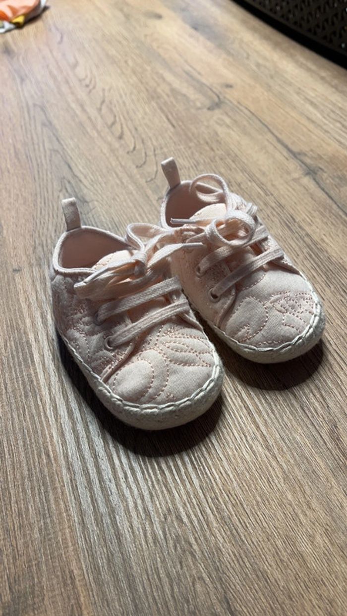 Chaussures bébé tape à l’œil