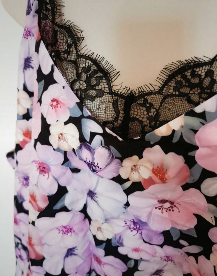 Débardeur dentelle et fleurs - photo numéro 2