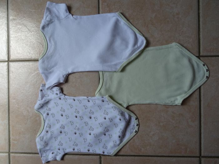 Lot de 3 bodies manches courtes 6 mois - photo numéro 3