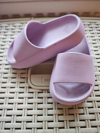 Chaussures, claquettes été violine pointure 23