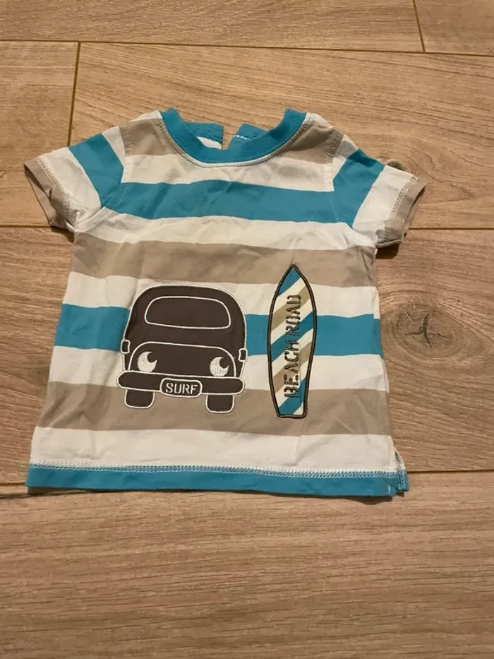 T shirt à rayures taille 6 mois