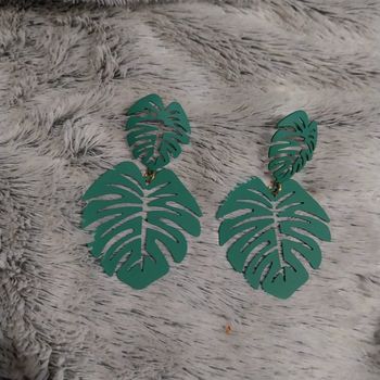 Magnifique boucle d'oreille neuve