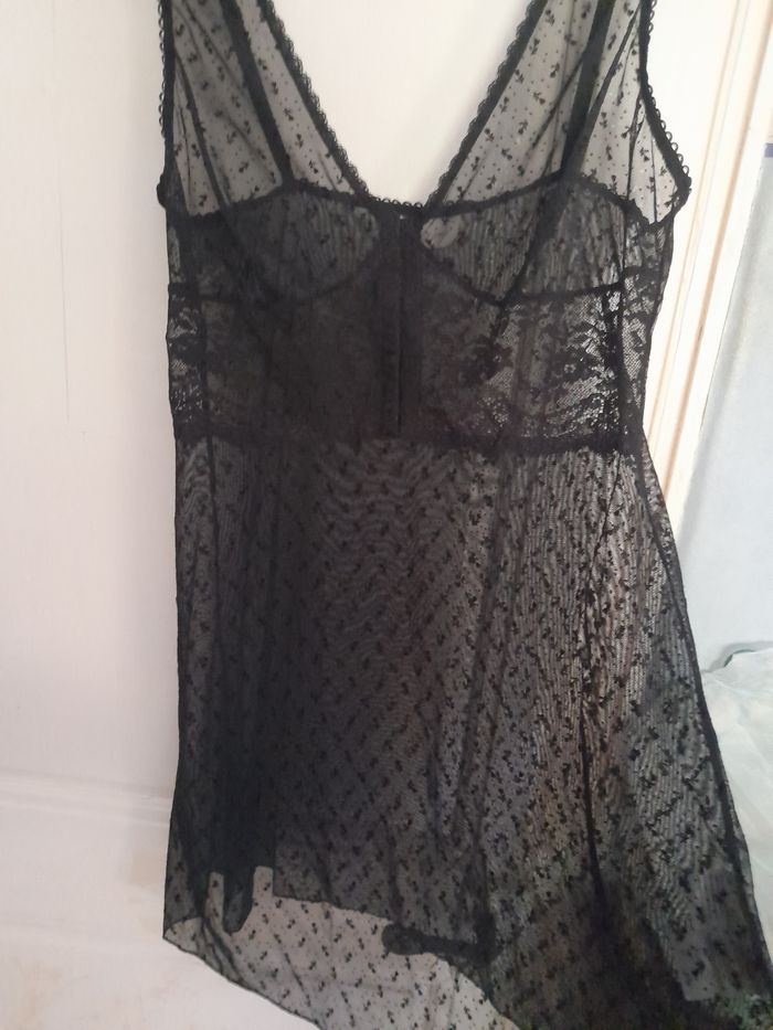 Nuisette noire transparente, marque Etam, taille 42 - photo numéro 2