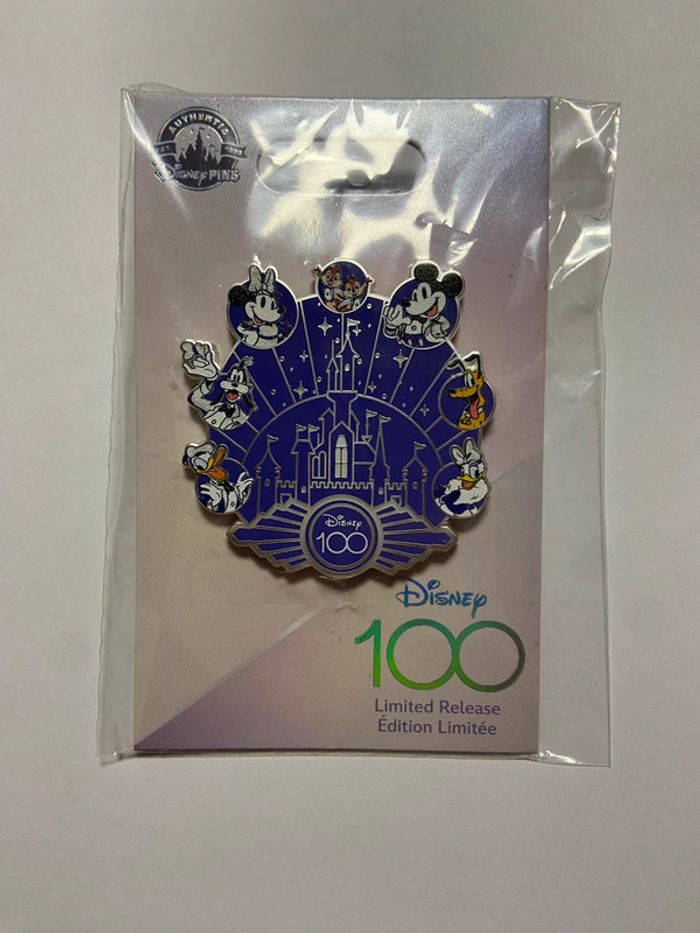 Pin's en édition limitée Mickey et ses amis Disney100 Cast Member - photo numéro 2