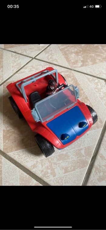 Figurine et véhicule spider man