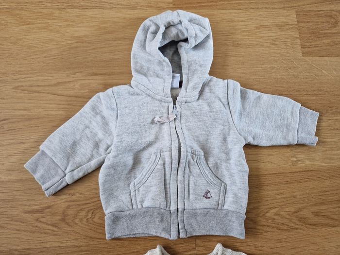 Lot 3 pulls 3 mois - photo numéro 2