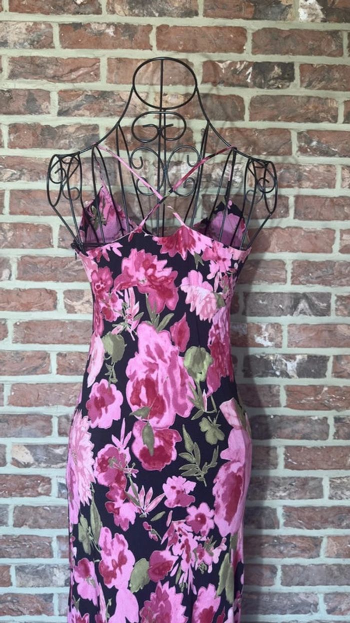 Robe noire à fleurs roses asymétrique - photo numéro 12