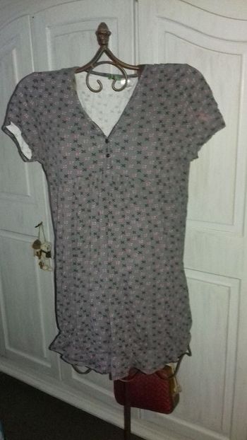 Tunique Gris- Taupe T 44/46. VOLANT EN BAS