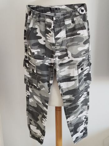 Pantalon cargo gris camouflage Bershka taille 38