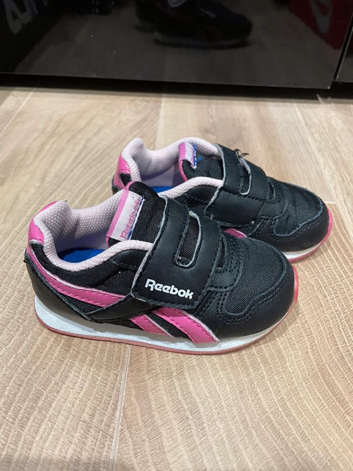 Baskets noires et roses Reebok t.22 - photo numéro 2