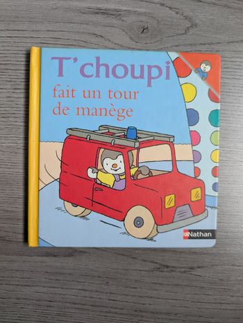 T'choupi fait un tour de manège