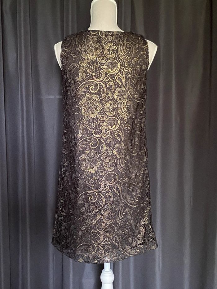 Robe brodée noire et dorée - photo numéro 2