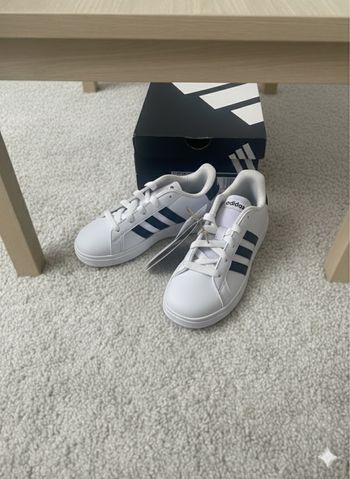 Baskets Adidas blanches & noires - Neuves - T.32 👟