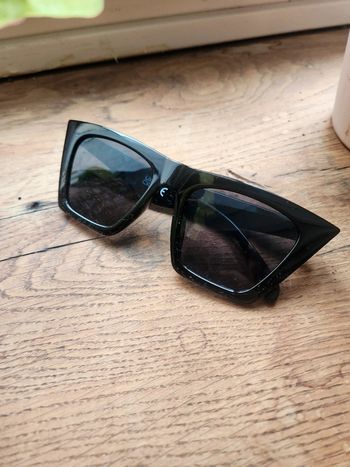 Superbe lunette de soleil noire