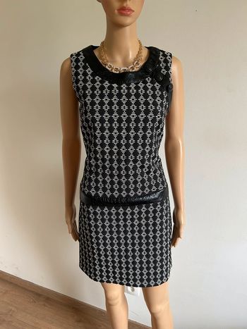 Robe noire et blanche sans manches Morgan taille 38 jamais portée