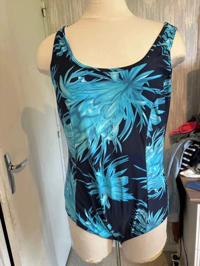 Maillot de bain 1 pièce taille 52•