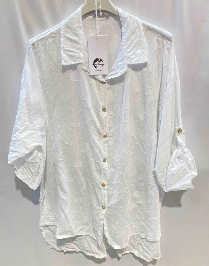 Chemise brodée blanche