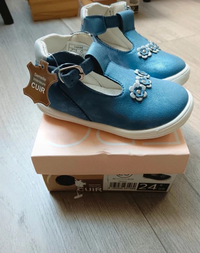 Chaussures sandales neuve T.23 - photo numéro 2