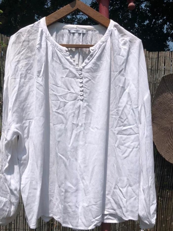 👚 Blouse tunique Mango longue, large et ample à col V et à manches longues avec détails boutons - photo numéro 5