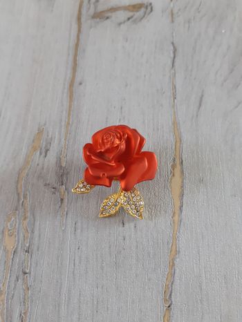Broche neuve