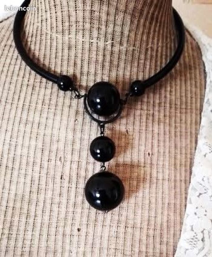 Collier 3 perles résine