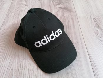 Casquette Adidas
Taille unique adulte
Neuve juste lavée