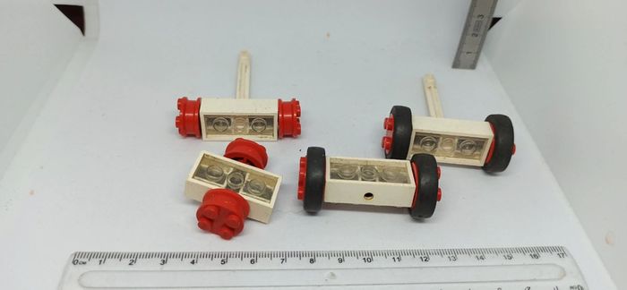 Lot de roues vintage lego - photo numéro 7