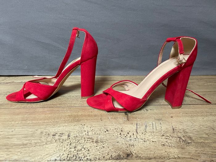 Sandale à talon rouge - photo numéro 2