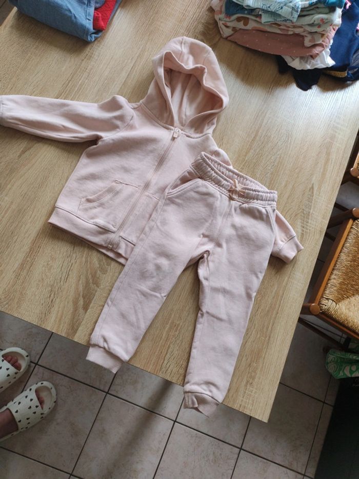 Ensemble jogging rose