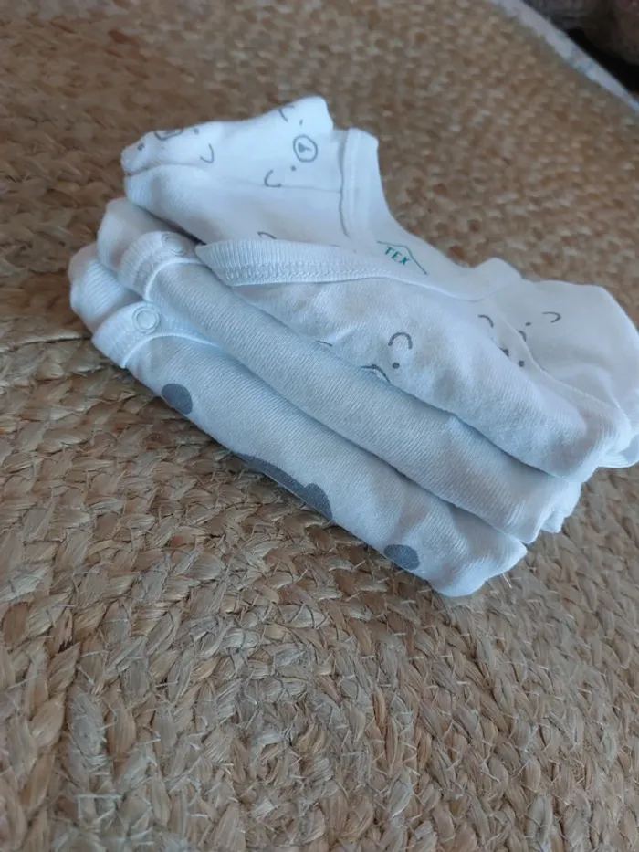 Lot bodies mixtes 0 mois - photo numéro 4