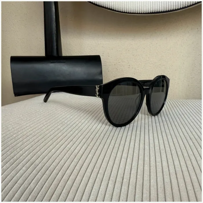 Lunettes de soleil Saint Laurent très bon état - photo numéro 4