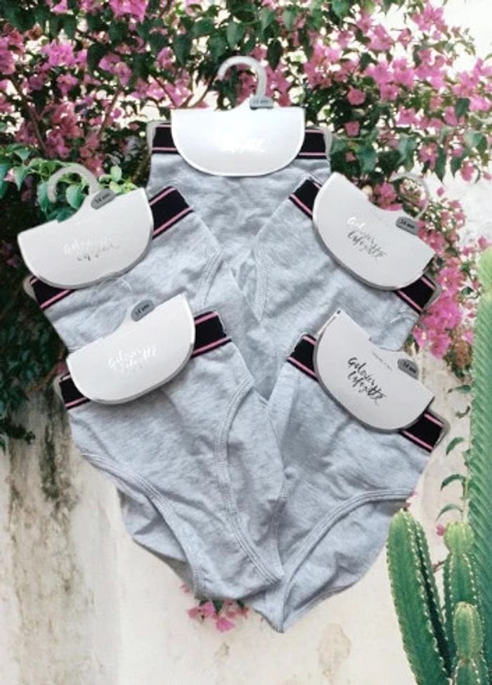 Lot 5 slips Galeries Lafayette 14 ans valeur 34.95 €