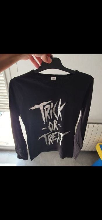 tee shirt ML noir argent 8/10 ans à 3€