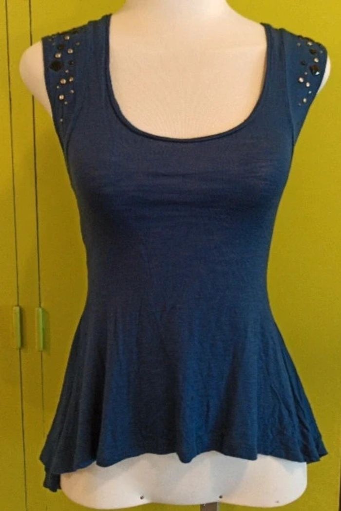 Lot des bluses asimétriques la noir est xs la blanche, et la bleue s/m - photo numéro 7