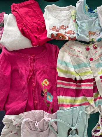 Lot fille 3/4 ans 33 pces min