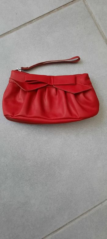 Jolie petite pochette rouge Promod