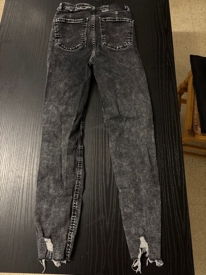 Jean skinny troué - photo numéro 2