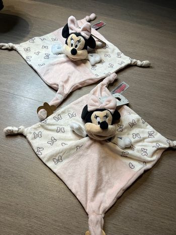 Lot 2 doudous Minnie roses et blancs disney baby neufs avec étiquettes
