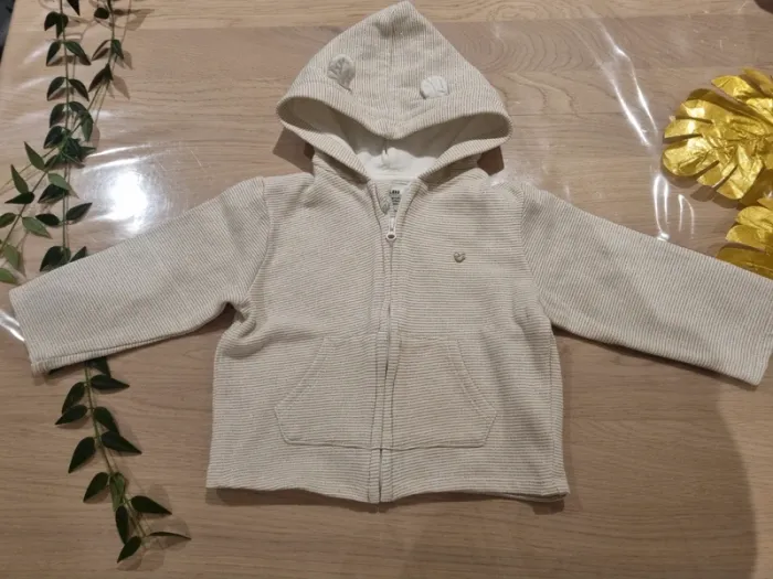 Gilet zippé 18M très peu porté