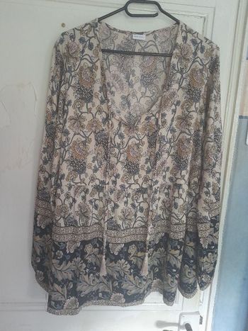 Blouse beige fleurie, marque Lascana, taille 48