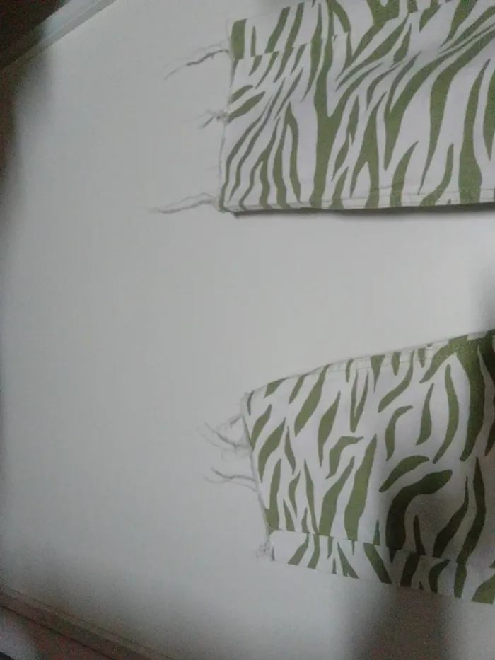 Pantalon Bershka femme taille 34 zébré vert et blanc - photo numéro 5