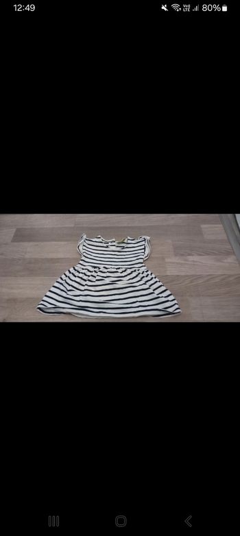 Robe style marin taille  3 mois  tape a loeil