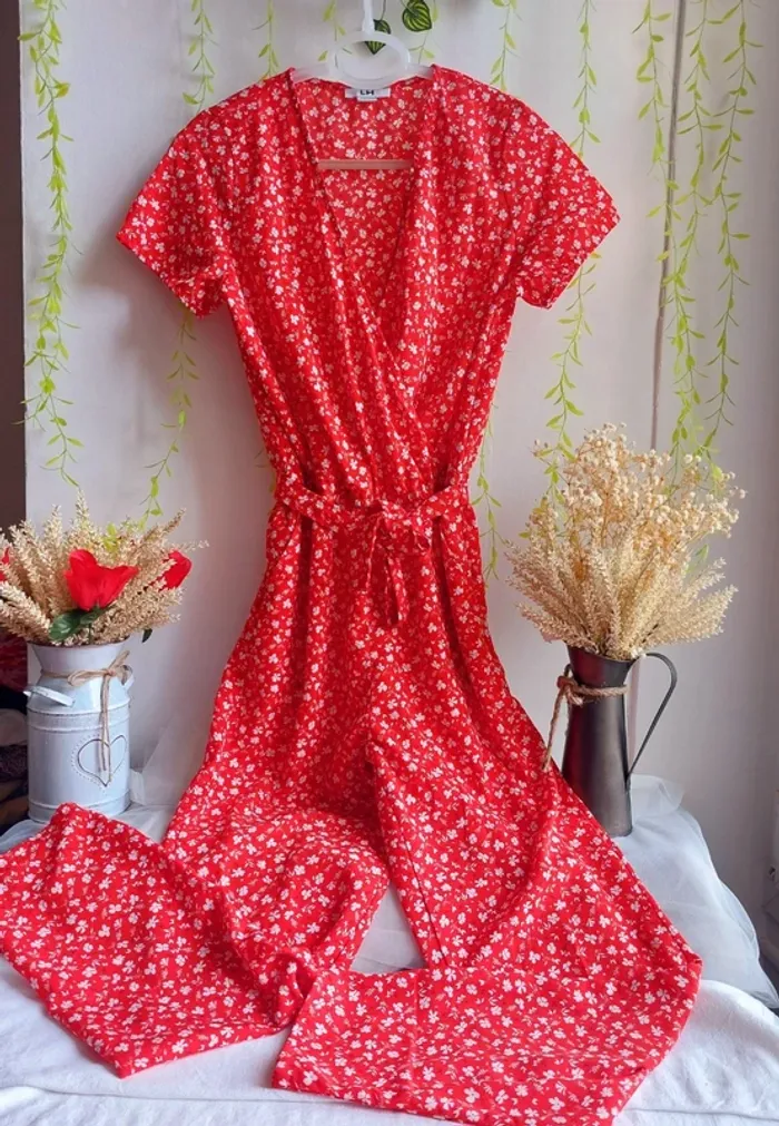 💃 Combi Pantalon Rouge à Fleurs – Taille 36 – La Halle 🌸