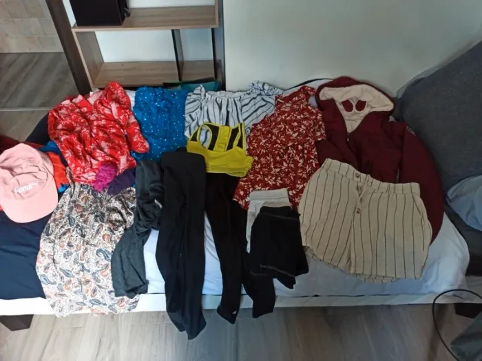 Lot de 17 vêtements fille xs ( lot 7)