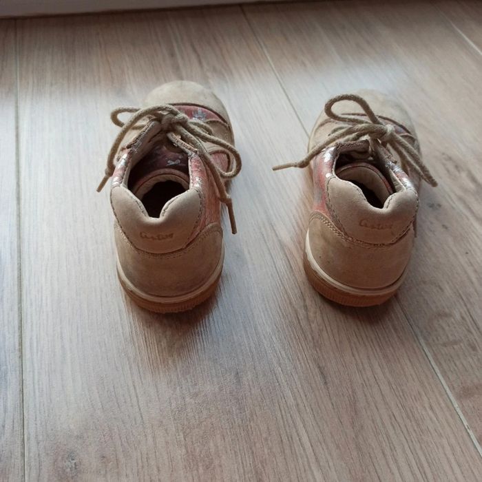 baskets beige et rose fleurs argentés lacets aster pointure 22 - photo numéro 3