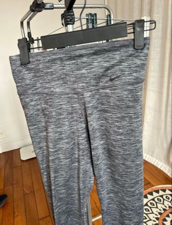 Legging sport Nike gris chine taille XS