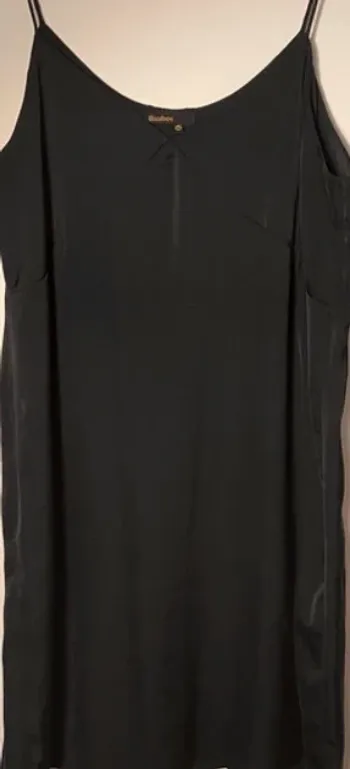 Robe noire satin