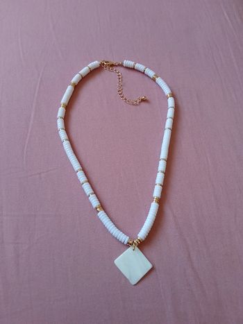 Collier pendentif en nacre blanche